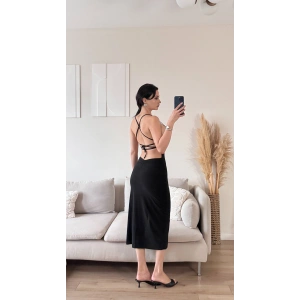 Sırt Dekolte Derin Yırtmaç Elbise - SİYAH