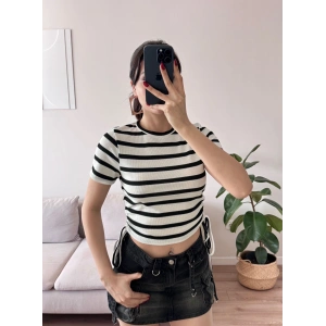 Yan Büzgü Çizgili Crop - BEYAZ