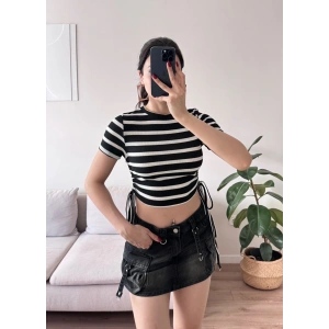 Yan Büzgü Çizgili Crop - SİYAH