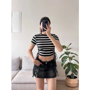 Yan Büzgü Çizgili Crop - SİYAH