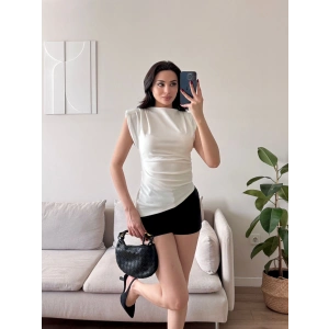 Vatkalı Asimetrik Bluz - BEYAZ