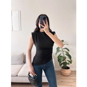 Vatkalı Asimetrik Bluz - SİYAH