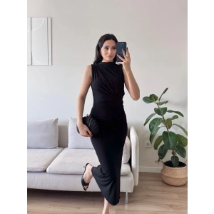 Dik Yaka Drapeli Elbise - SİYAH