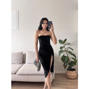 Derin Yırtmaç Straplez Elbise - SİYAH