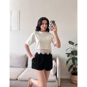 Eteği Dantel Crop T-shirt - BEYAZ