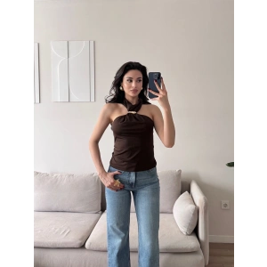 Halter Yaka Aksesuar Detaylı Bluz - KAHVE