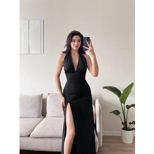 Halter Yaka Sırt Bağlamalı Yırtmaçlı Maxi Elbise - SİYAH