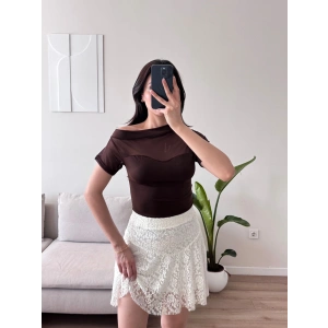 Kayık Yaka Tül Detay Crop - KAHVE
