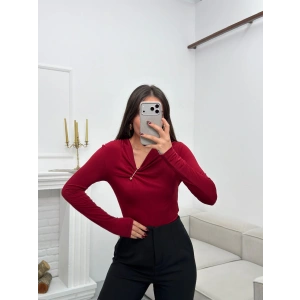 Asimetrik Aksesuarlı Bluz - KIRMIZI