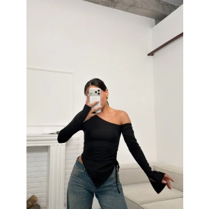 Asimetrik Omuz Dekolte Crop - SİYAH