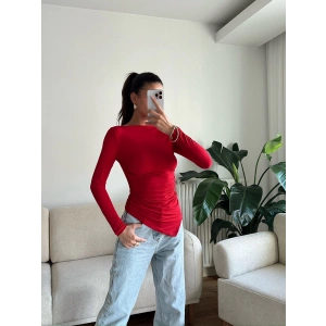 Asimetrik Yan Lastik Bluz - KIRMIZI