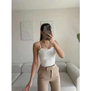 Askılı Fırfır Detay Crop - BEYAZ