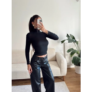 Basic Balıkçı Yaka Fit Bluz - SİYAH