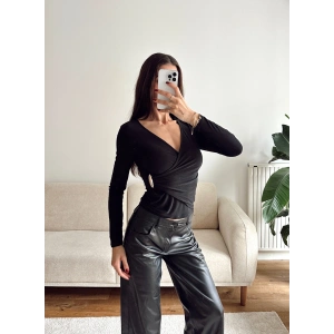 Bel Aksesuar Kruvaze Bluz - SİYAH