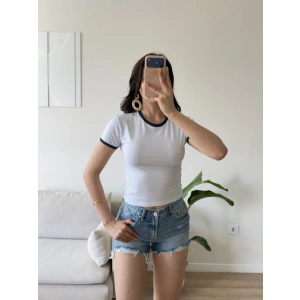 Biyeli Crop Tişört - BEYAZ