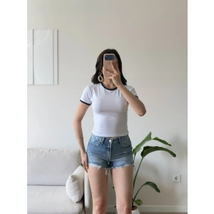 Biyeli Crop Tişört - BEYAZ