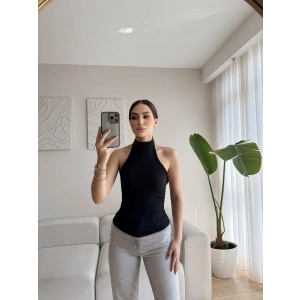 Boyun Geçmeli Sırt Dekolte Crop - SİYAH