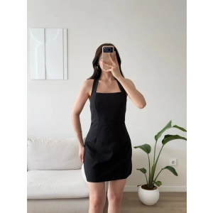 Boyundan Askılı Kare Mini Elbise - SİYAH