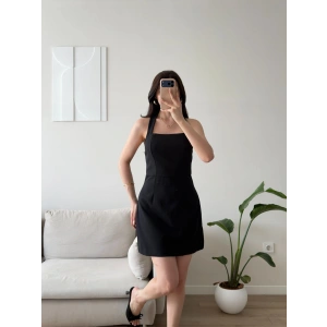 Boyundan Askılı Kare Mini Elbise - SİYAH