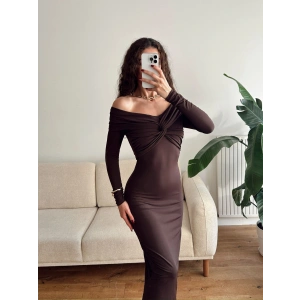 Büzgülü Madonna Yaka Elbise - KAHVE