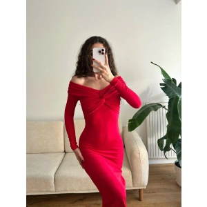 Büzgülü Madonna Yaka Elbise - KIRMIZI