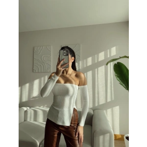 Çift Yırtmaç Madonna Bluz - BEYAZ