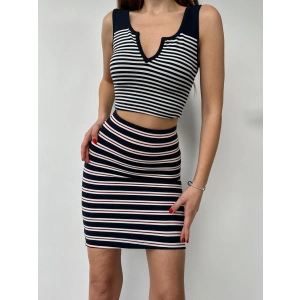 Çizgi Detay Etekli Takım