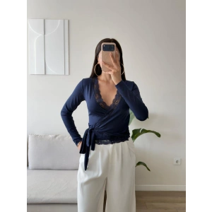 Dantel Detay Kruvaze Bluz - LACİVERT