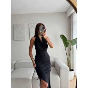 Degaje Yaka Yan Büzgü Elbise - SİYAH