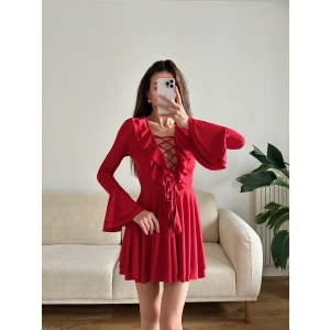 Derin Bağcıklı Fırfır Elbise - KIRMIZI