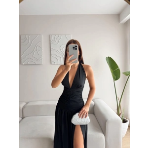 Derin Yırtmaç Boyun Geçmeli Elbise - SİYAH