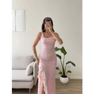 Derin Yırtmaç Dantelli Elbise - PEMBE