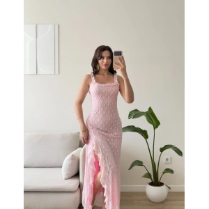 Derin Yırtmaç Dantelli Elbise - PEMBE