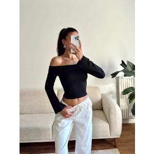 Gofre Madonna Yaka Crop - SİYAH