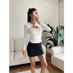 Göğüs Aksesuar Bluz - BEYAZ