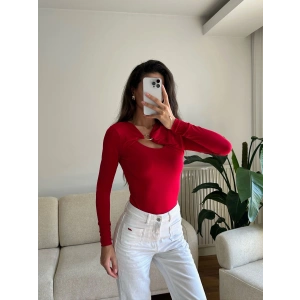 Göğüs Aksesuar Bluz - KIRMIZI