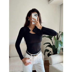 Göğüs Aksesuar Bluz - SİYAH