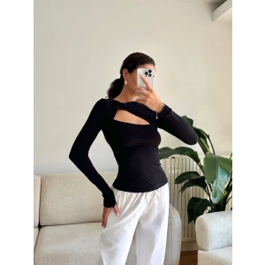 Göğüs Pencere Kruvaze Bluz - SİYAH