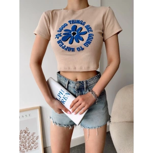 Good Things Are Going To Happen Crop T-shirt-BEJ