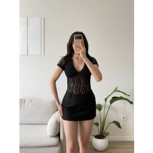 Güpürlü V Yaka Bodysuit - SİYAH
