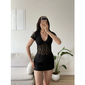 Güpürlü V Yaka Bodysuit - SİYAH
