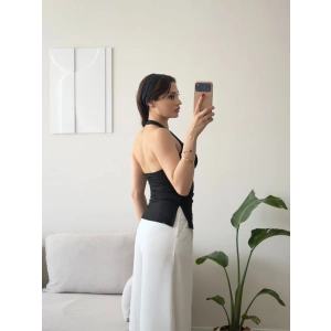 Halter Yaka Yırtmaçlı Bluz - SİYAH