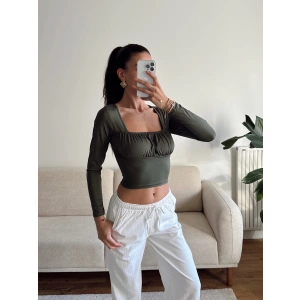 Kare Yaka Büzgü Detay Crop - HAKİ