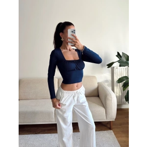 Kare Yaka Büzgü Detay Crop - LACİVERT