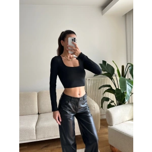 Kare Yaka Kısa Crop - SİYAH