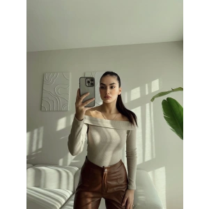 Kaşkorse Madonna Yaka Bluz - BEJ