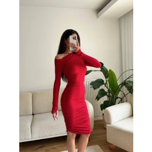 Kayık Yaka Parmak Geçmeli Elbise - KIRMIZI