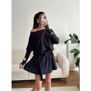 Kayık Yaka Pileli Elbise - SİYAH