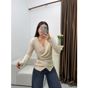 Kruvaze Aksesuarlı Taşlı Bluz - BEJ