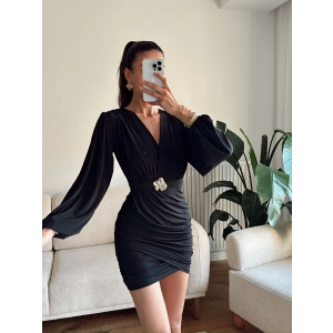 Kruvaze Önü Tokalı Elbise - SİYAH